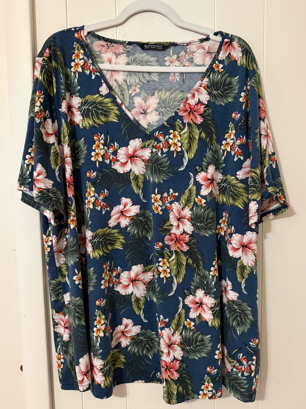 BloomChic Navy Floral V-Neck Short Sleeve Tee